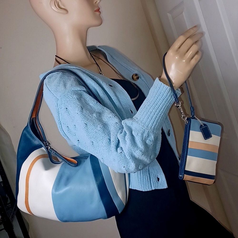 VINTAGE 6IN MATCHED WRISTLET & LARGE 15IN WIDE COACH BLUE STRIPED HOBO ERGO BAG